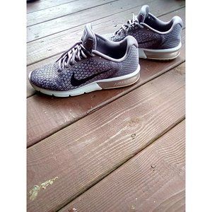 Womens running shoes nike air max sequent 2 size 10.5